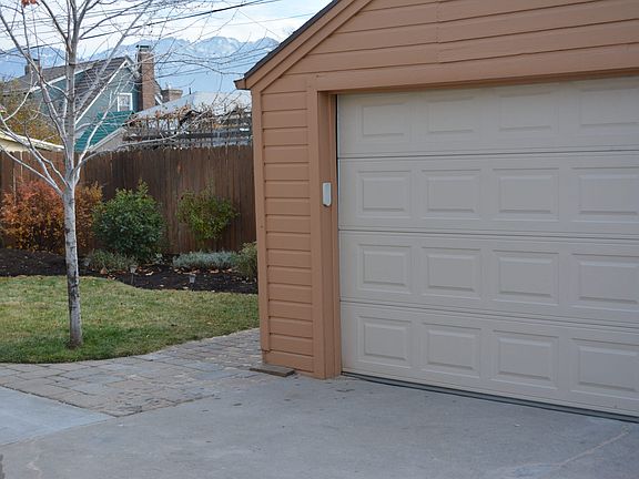 2nd image of 1416 E Ramona Ave