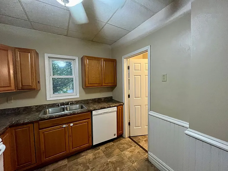 1112 Jefferson St — Photo 4