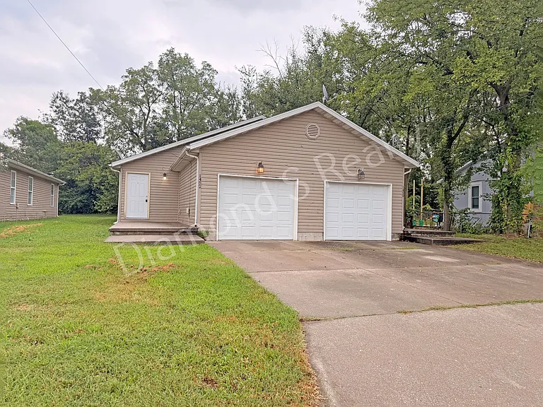 1452 N Ethyl Ave — Photo 2