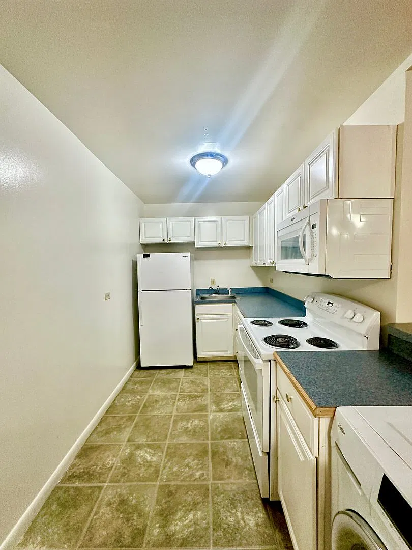 1215 Wertland Street — Photo 3