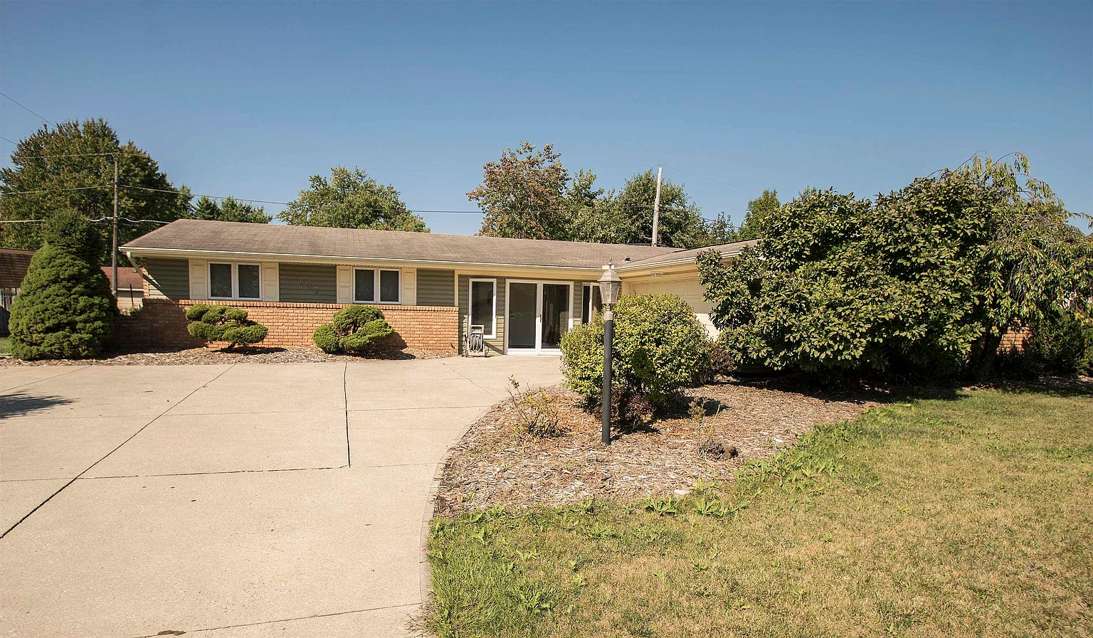 4627 Imperial Park Dr photo 1