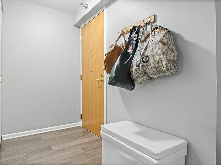 345 N La Salle Dr #405 — Photo 10