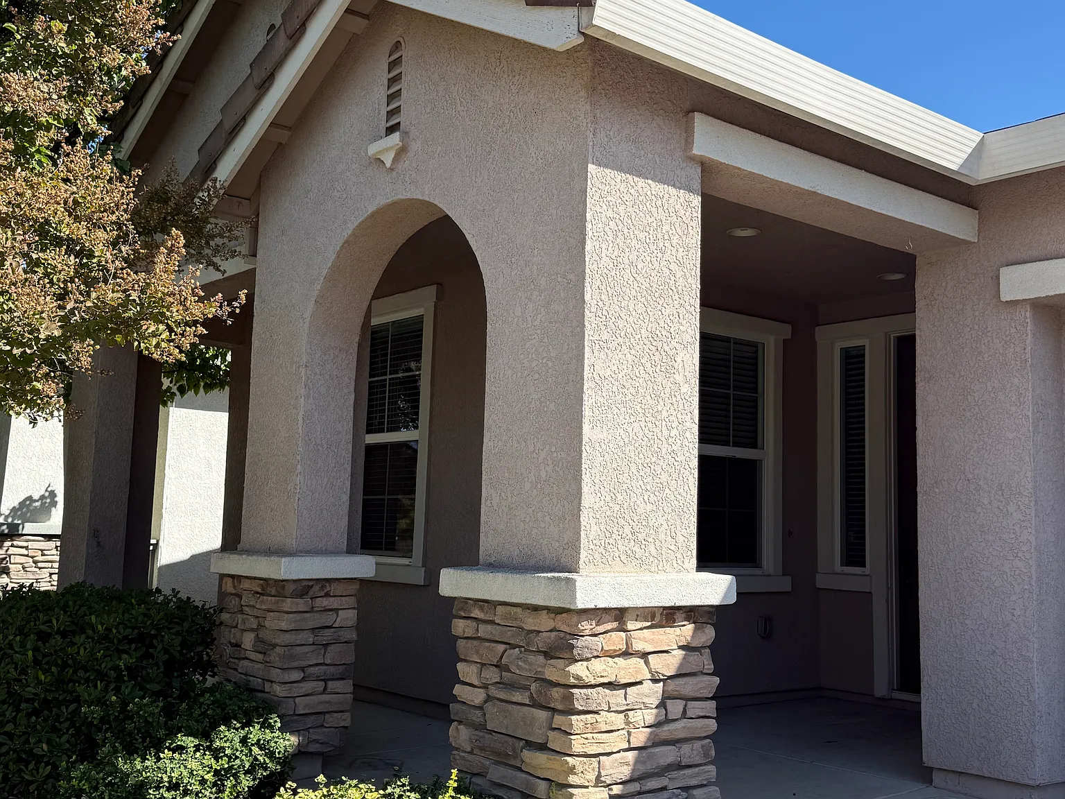 4 bed, 2299 sqft, $2,895 — Photo 2