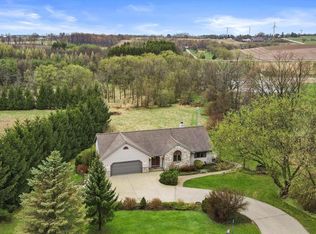 N5193 Blue Valley Rd, Hartford, WI 53027