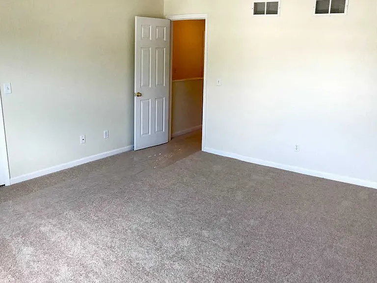 516 Dakemich Ct — Photo 3