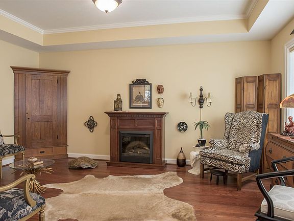 4th image of 2560 Greenport Dr