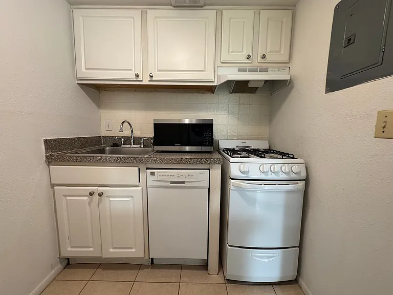139 Oyster Bay Cir #130 — Photo 25