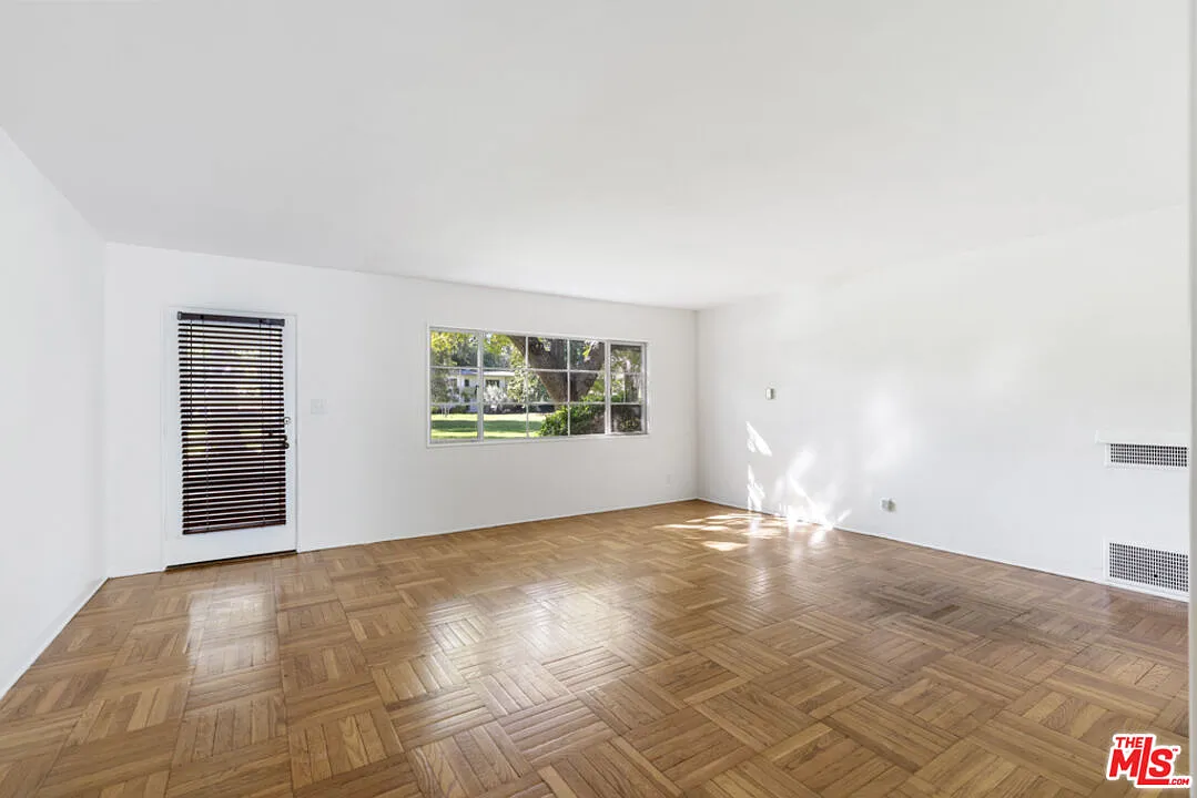 1 bed, 1.0 bath, 925 sqft, $2,700 — Photo 4