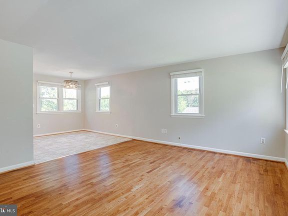 4th image of 18318 Fox Mountain Ln