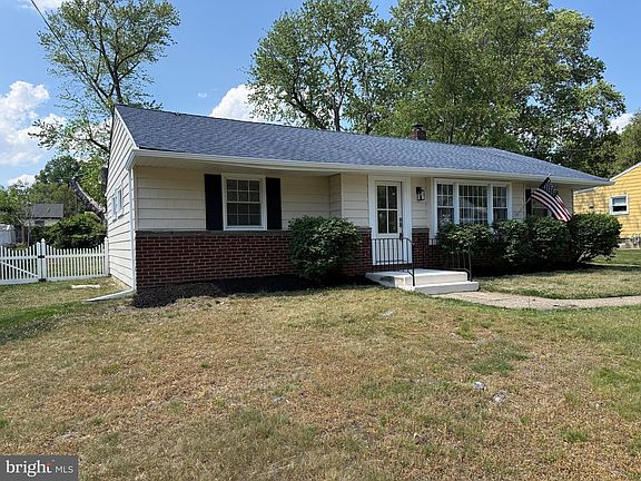 2nd image of 820 Beverly Dr