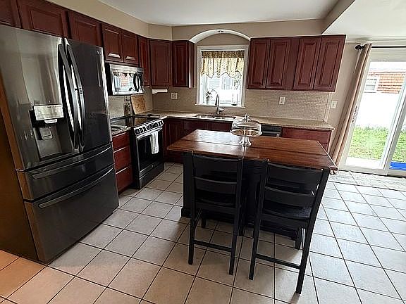 4th image of 137 Cliff Ave