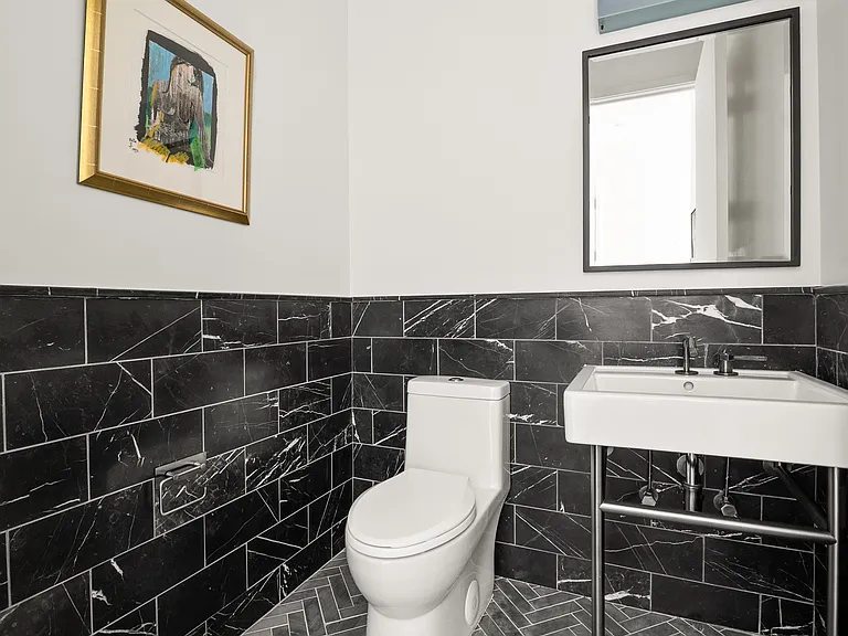 959 1st Ave #22A — Photo 11