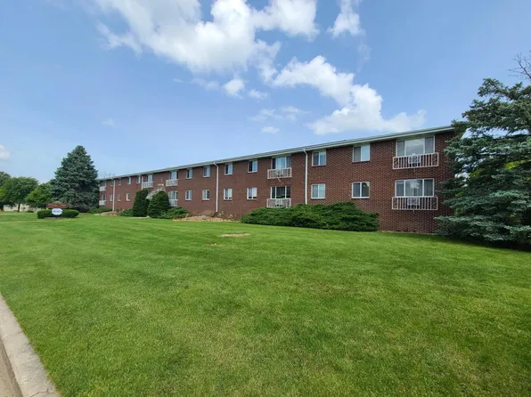 N114W15928 Sylvan CIRCLE, Germantown, WI 53022