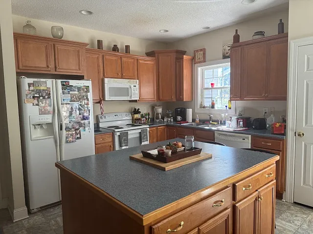 3 bed, 1650 sqft, $1,800 — Photo 2