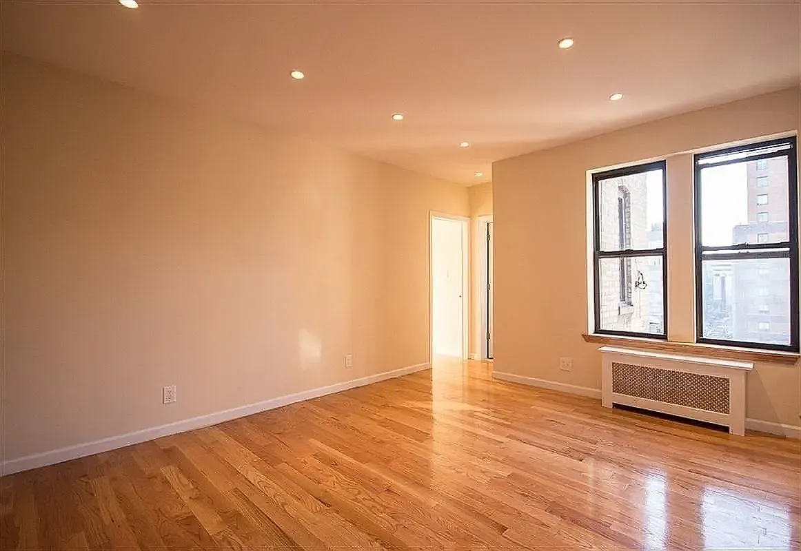 339 East 19th Street — Photo 4