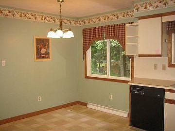 4th image of 11 Crownwood Ln