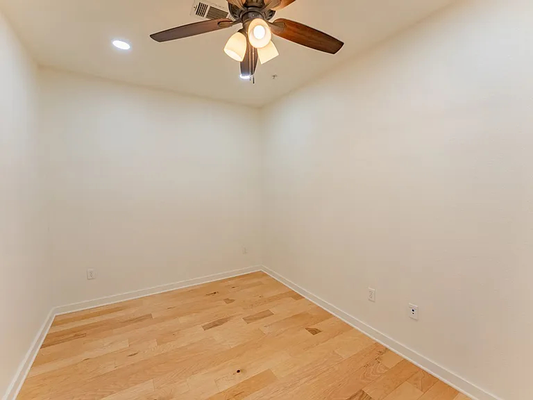 910 W 25th St #504 — Photo 10