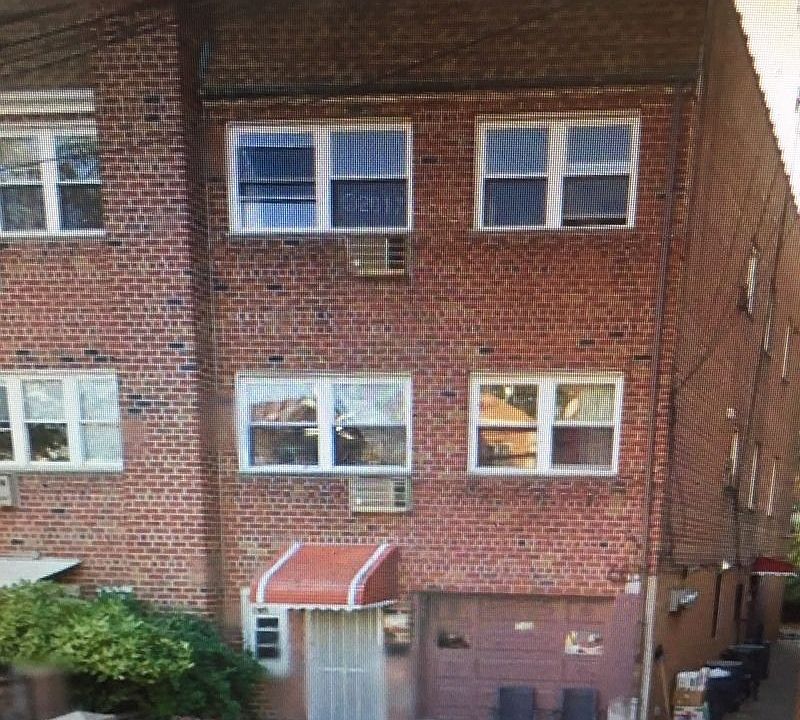 1st image of 13534 Kew Gardens Rd #3