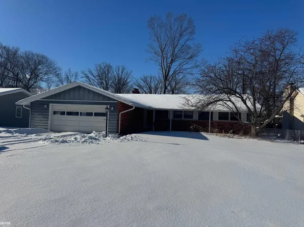 2515 Woodstock Dr, Port Huron, MI 48060