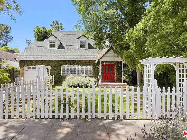 4309 Gentry Ave — Photo 1