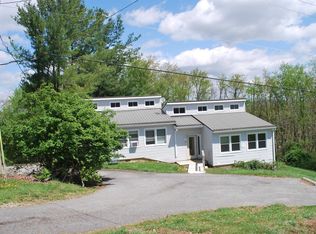 7074 Hickman Cemetery Rd, Radford, VA 24141