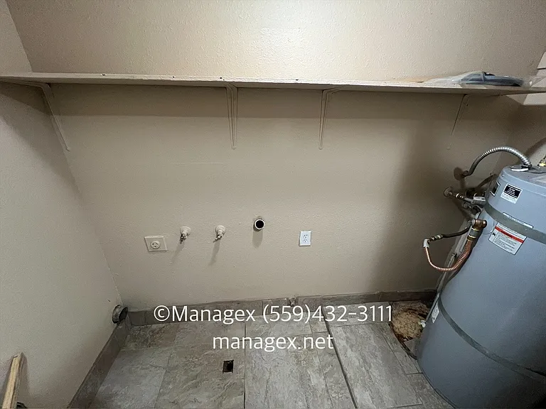 6104 N Fresno St #101 — Photo 13