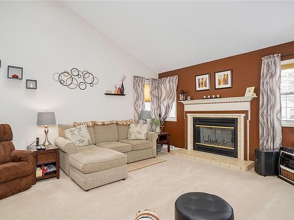 3rd image of 31 Hastings Dr