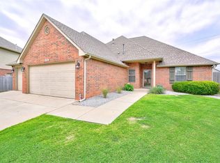 17501 Sparrow Hawk Ln, Edmond, OK 73012