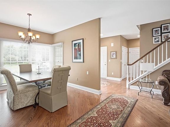 5th image of 400 Saint Andrews Pl NE