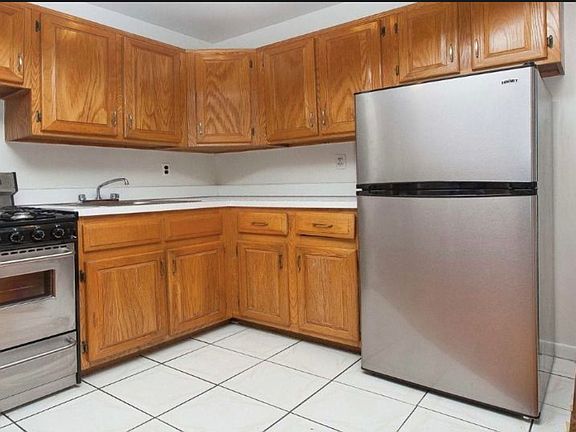 3rd image of 310 W 95th St APT 2B