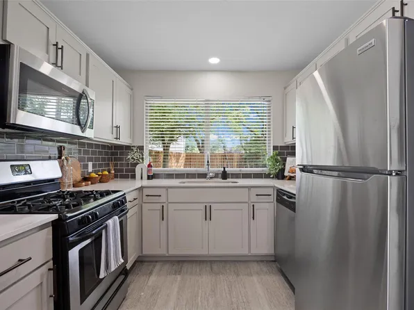704 Buckingham Pl, Austin, TX 78745