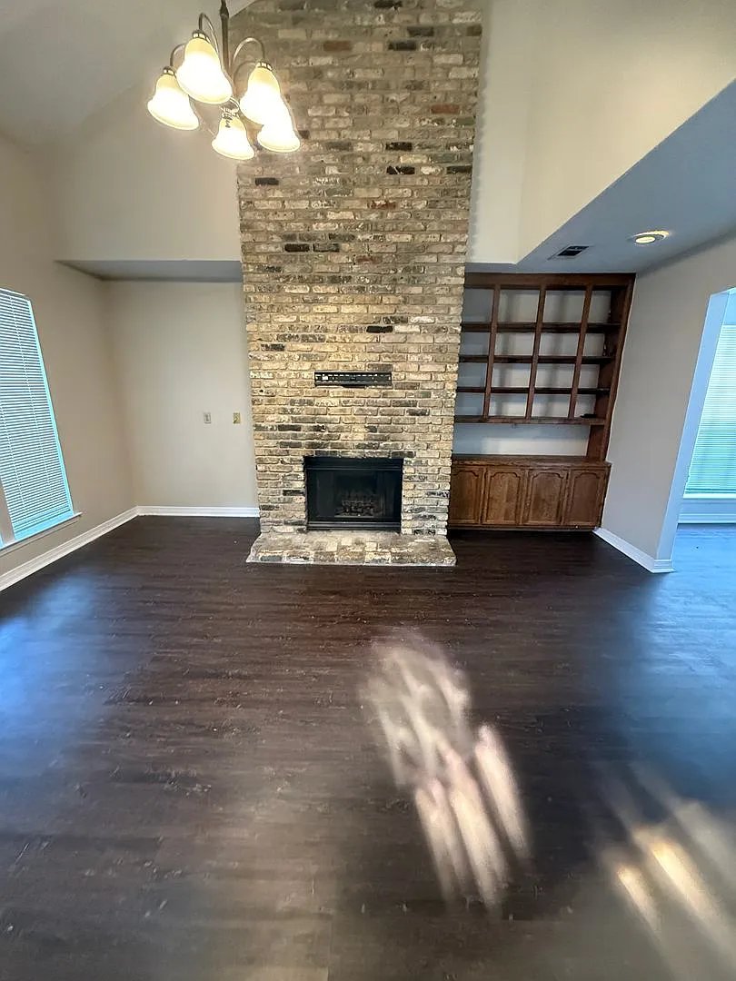 Three Bedroom Townhome off O'Neal Ready to Move-In — Photo 4