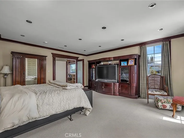 18423 Linnet St — Photo 37