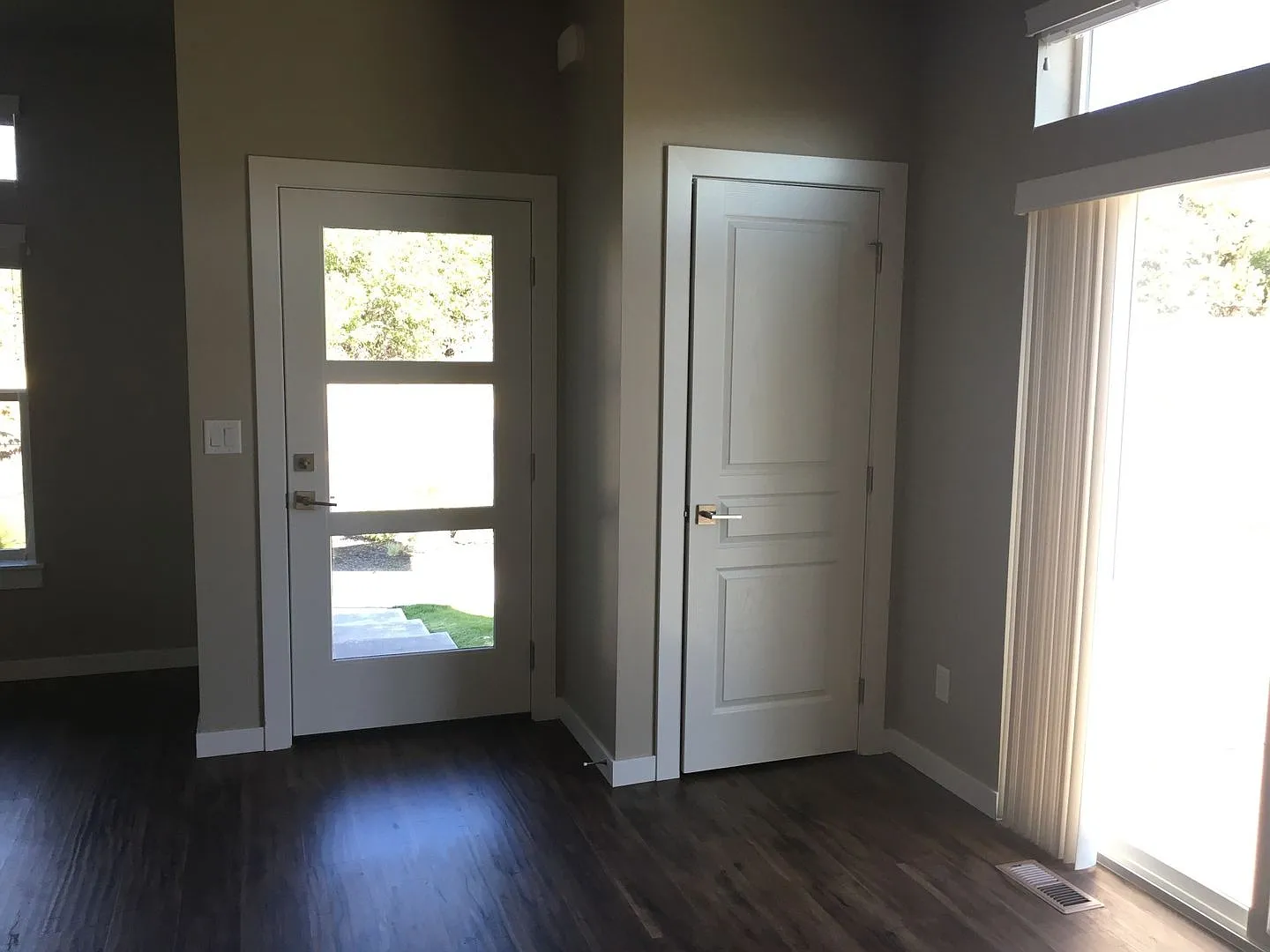 3 Bedroom / 2 Bathroom Single Level Home with a 2 Car Garage — Photo 4