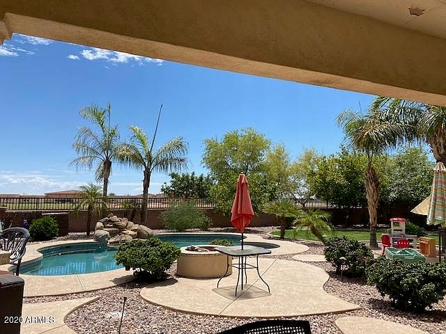 2nd image of 3004 N Summer Ln