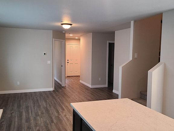 3rd image of 1726 Elizabeth St SE