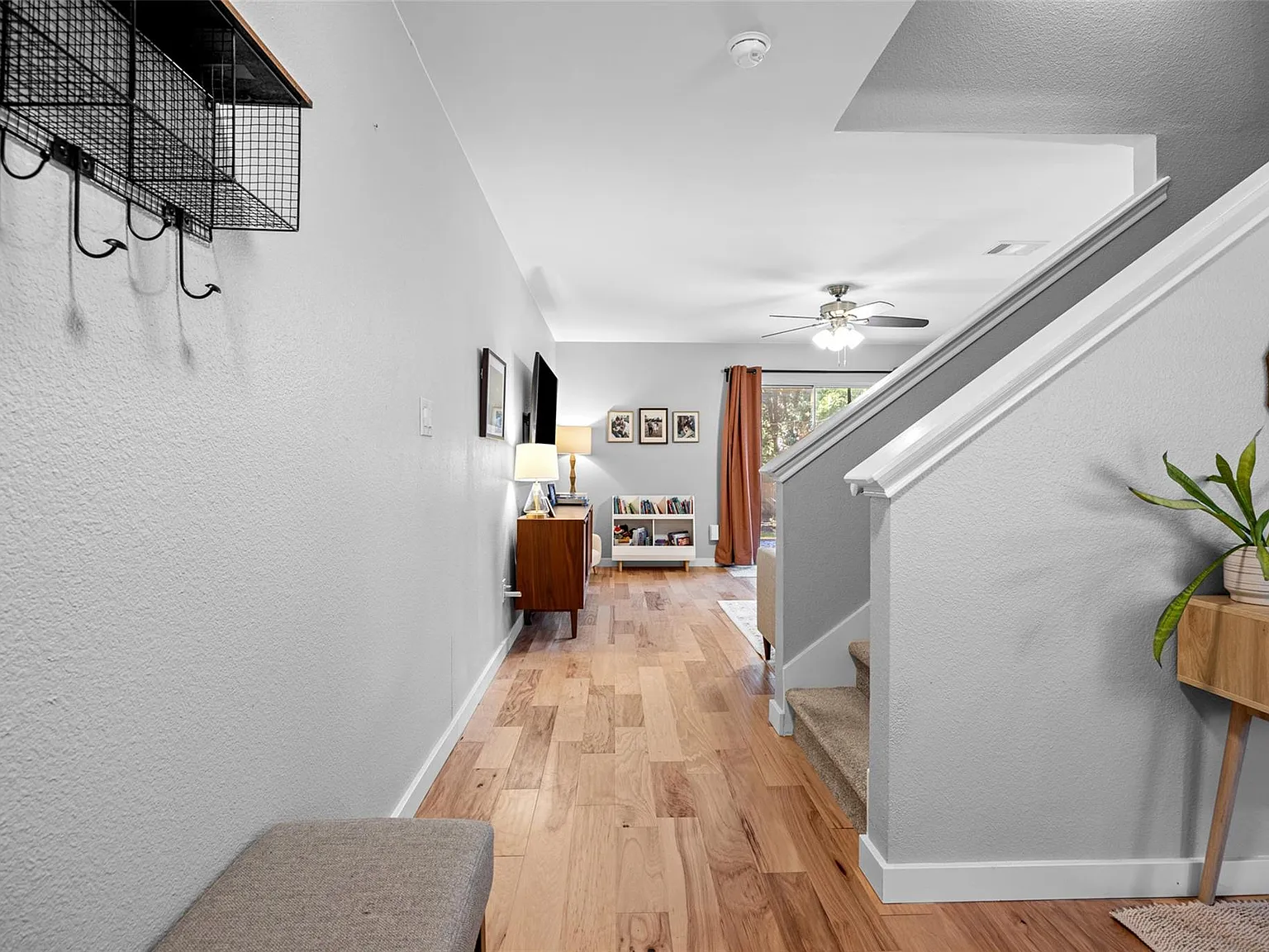 3 bed, 2.5 bath, 2313 sqft, $2,500 — Photo 3