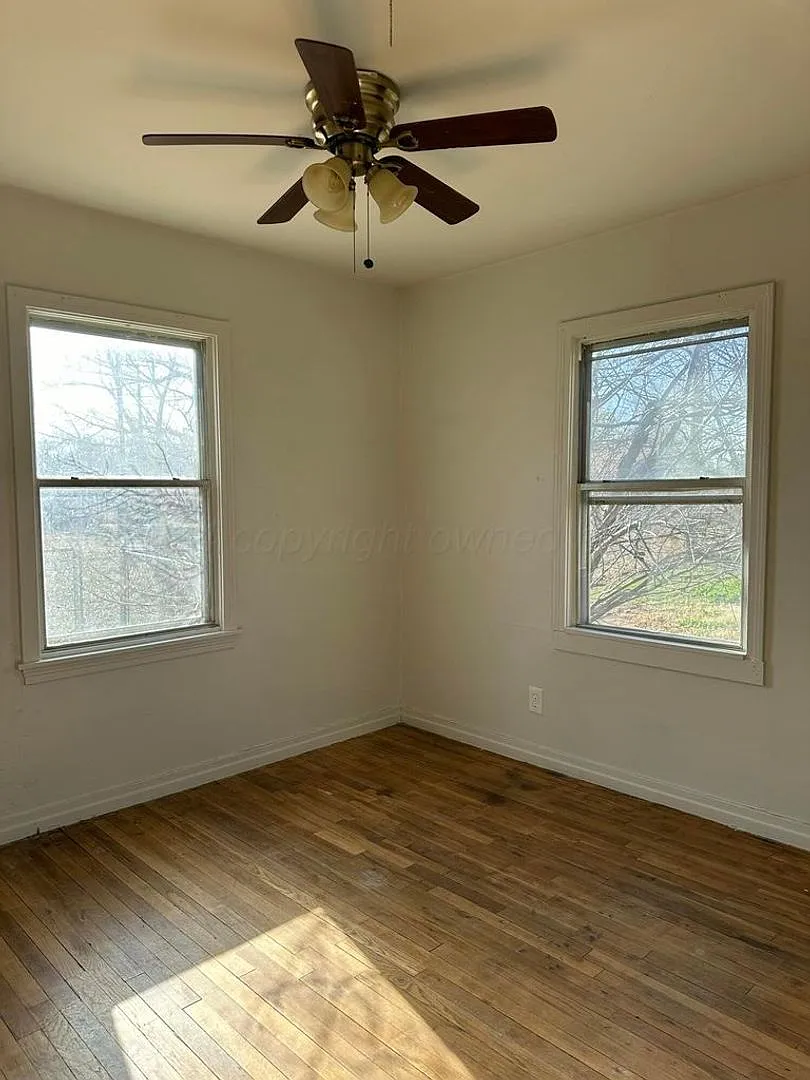 1402 Dunaway St — Photo 4