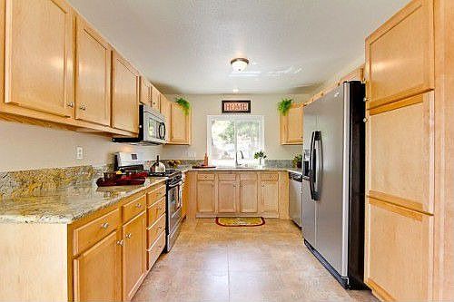 3rd image of 870 Carlsbad St