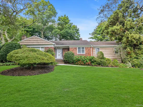 19 Flamingo Road, East Hills, NY 11576