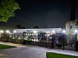 19525 Schoolcraft St, Reseda, CA 91335