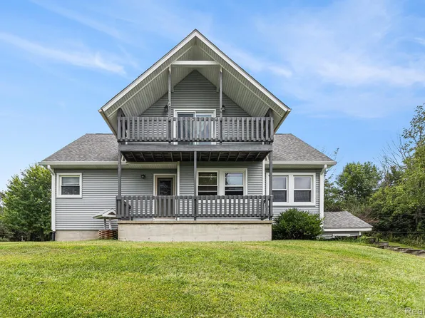2658 Bullock Rd, Lapeer, MI 48446