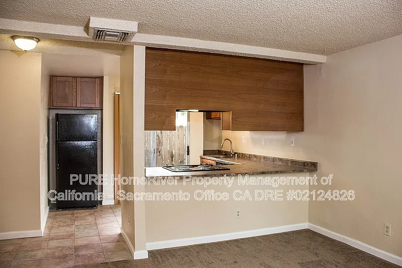 2 bed, 1.5 bath, 975 sqft, $1,995 — Photo 3