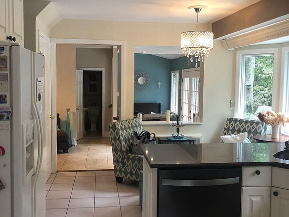 3rd image of 32 Dogwood Dr