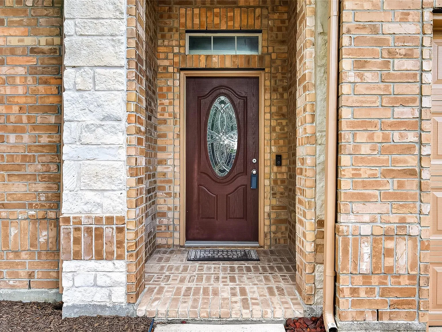 4 bed, 2.0 bath, 2154 sqft, $2,300 — Photo 2