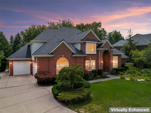 6725 Michael Dr, Troy, MI 48098