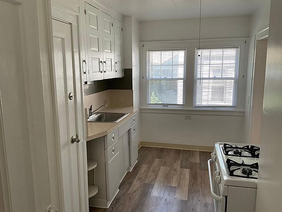4th image of 1956 W 96th St