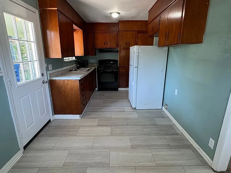8408 David Dr — Photo 3