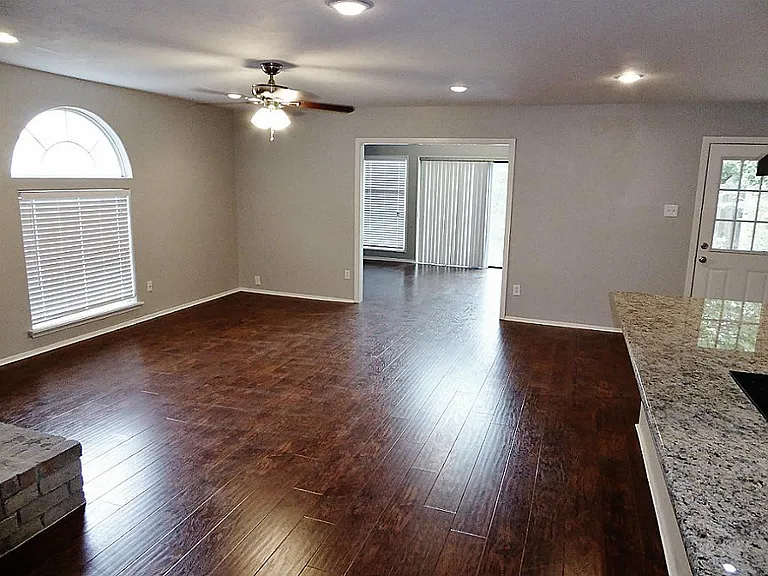 4406 Kinloch Dr — Photo 11