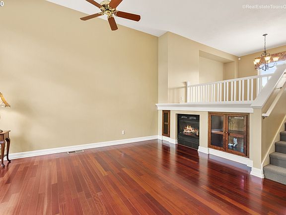 4th image of 1532 NE Ashberry Dr